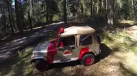 Penggila Jurassic Park Bikin Replika Jeep Seperti di Film