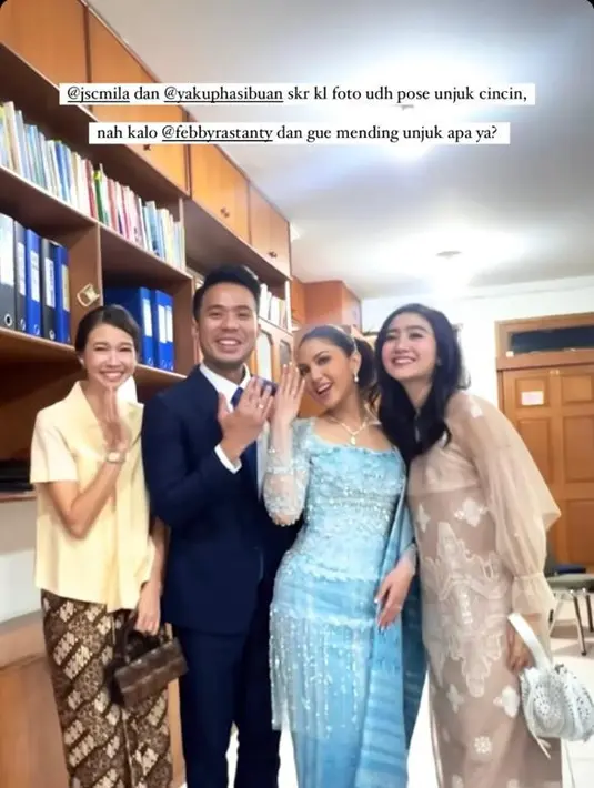 Pilihan makeup-nya terlihat soft glam dan flawless dengan lipstik bernuansa nude. [Foto: IG/myrnamyura/yukikt].