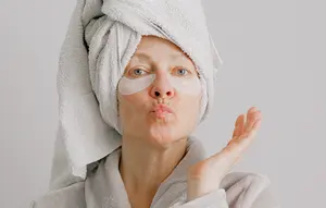 Berapa Lama Pakai Eye Mask? Ini Durasi Ideal dan Cara Pakai yang Benar