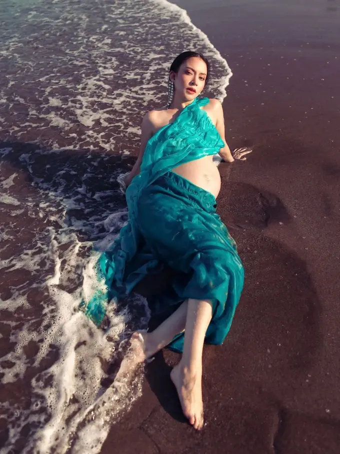 [Fimela] Karina Nadila Maternity Shoot