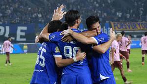 Persib mencetak gol melalui Thom Haye dan Andrew Jung. Jung sendiri mencatatkan brace alias mengemas dua gol di pertandingan ini. (Bola.com/Erwin Snaz)