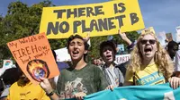 Puluhan ribu pelajar di seluruh Selandia Baru berunjuk rasa menuntut tindakan segera terhadap perubahan iklim. (AP)