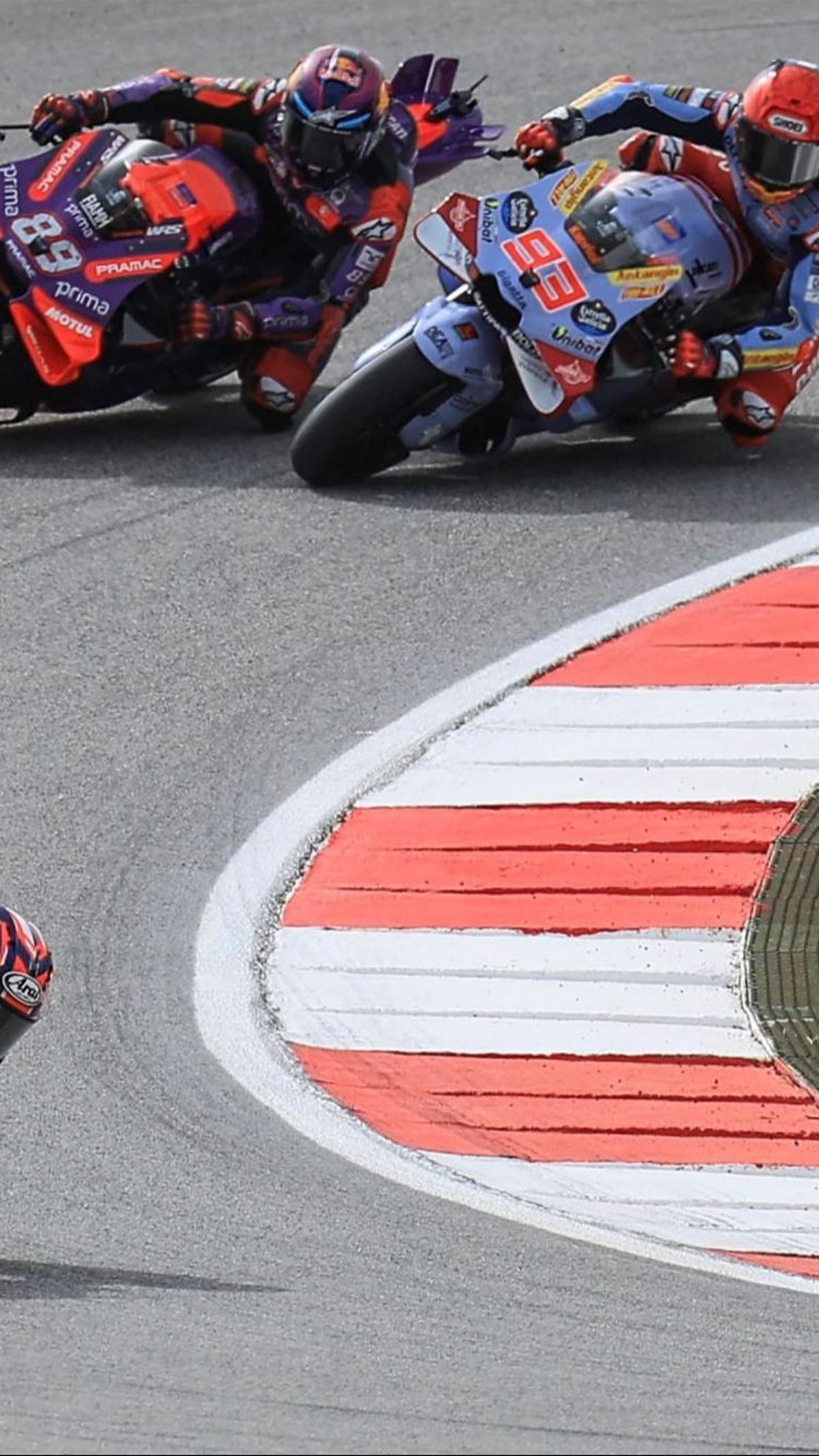 Duel tersebut akhirnya, dimenangkan&nbsp;Marquez yang sukses meraih podium kedua, di bawah Maverick Vinales yang berhasil finis terdepan di MotoGP Portugal 2024.&nbsp;AFP Photo<br>