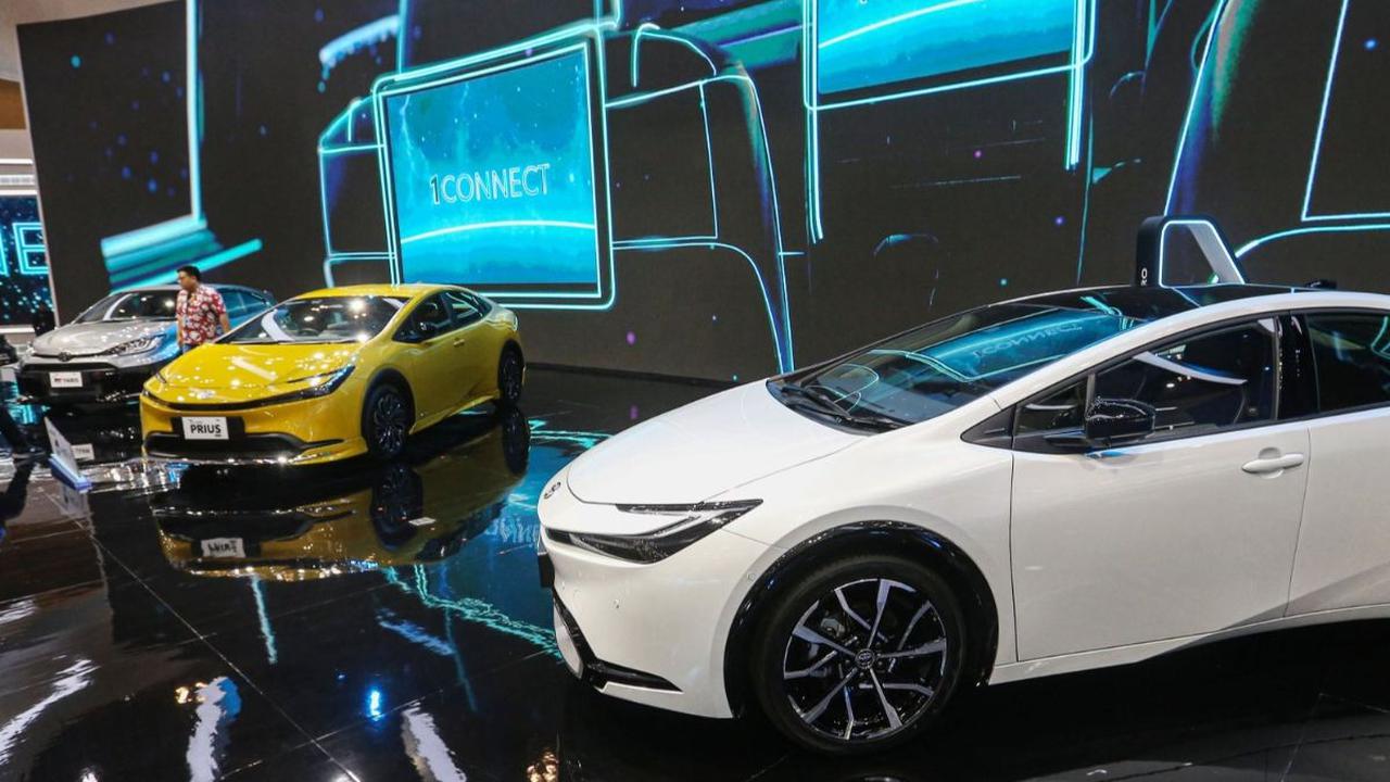 Deretan mobil terbaru Toyota dipamerkan dalam ajang Gaikindo Indonesia International Auto Show (GIIAS) 2024 di ICE BSD, Kabupaten Tangerang, Banten, Rabu (17/7/2024). Pada perhelatan GIIAS 2024, Toyota hadir dengan line up yang bervariasi, mulai dari mobi