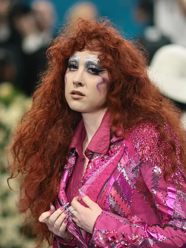 Chappell Roan di Met Gala 2025. (Dimitrios Kambouris / GETTY IMAGES NORTH AMERICA / Getty Images via AFP)