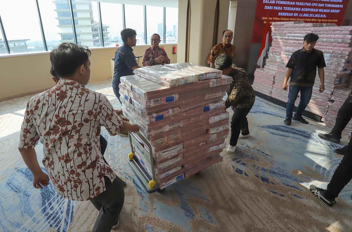 FOTO: Penampakan Uang 2 Trilyun Rupiah, Sitaan dari Wilmar Group di Kejagung Jakarta