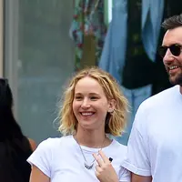 Jennifer Lawrence sebelumnya menutup rapat hubungannya dengan sang kekasih baru, Cooke Maroney. (Extra)