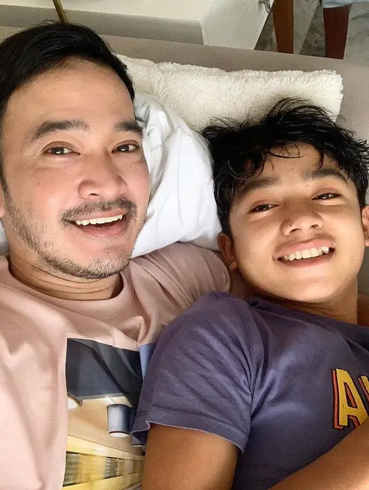 Pemerintah Indonesia kini tengah menyiapkan wacana ‘New Normal’, termasuk dalam kegiatan sekolah. Menanggapi hal ini Ruben Onsu sebagai orang tua mengaku masih ragu, mengingat kondisinya masih seperti sekarang ini. (Instagram/ruben_onsu)