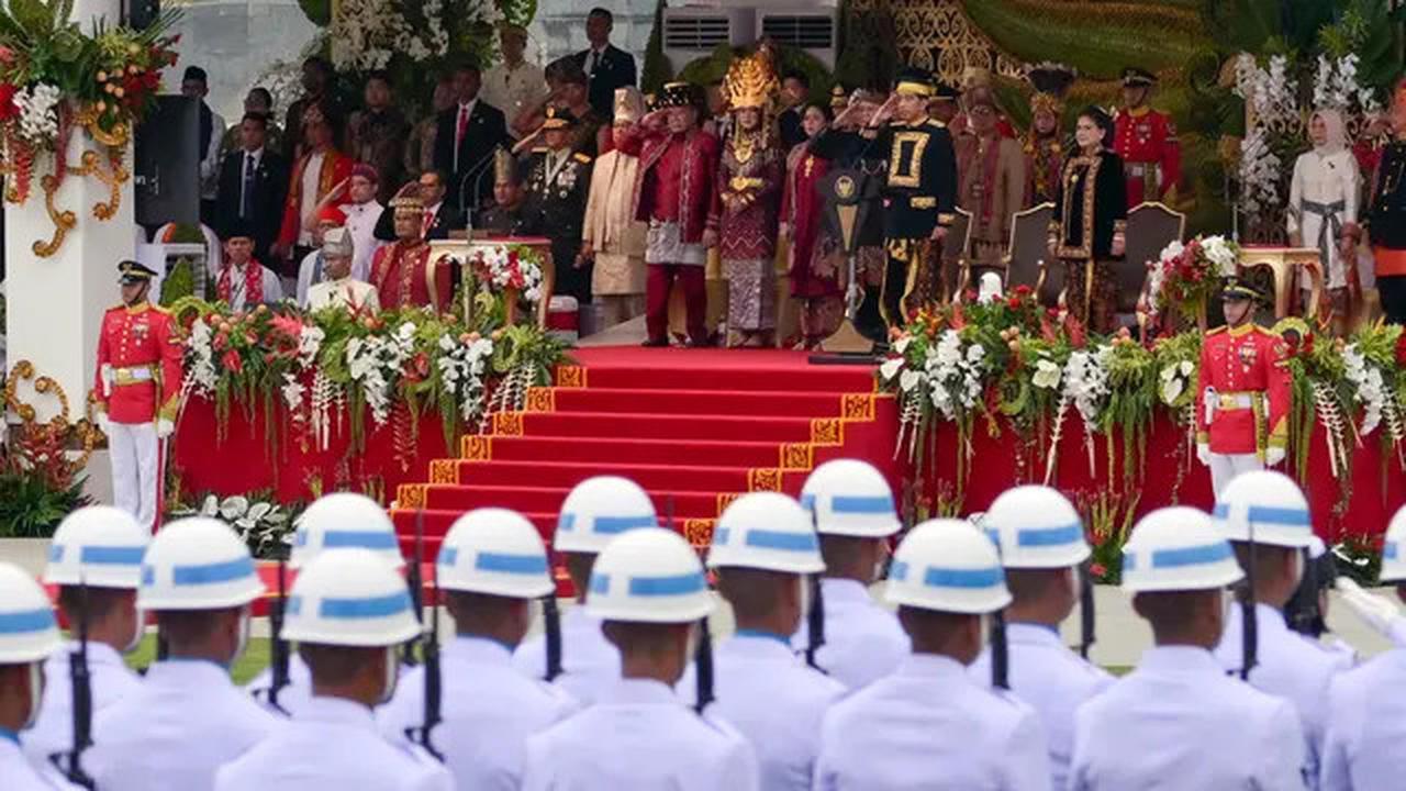Titiek Soeharto Pakai Kain Penuh Doa Saat Hadiri Upacara HUT ke-80 RI di Istana Merdeka