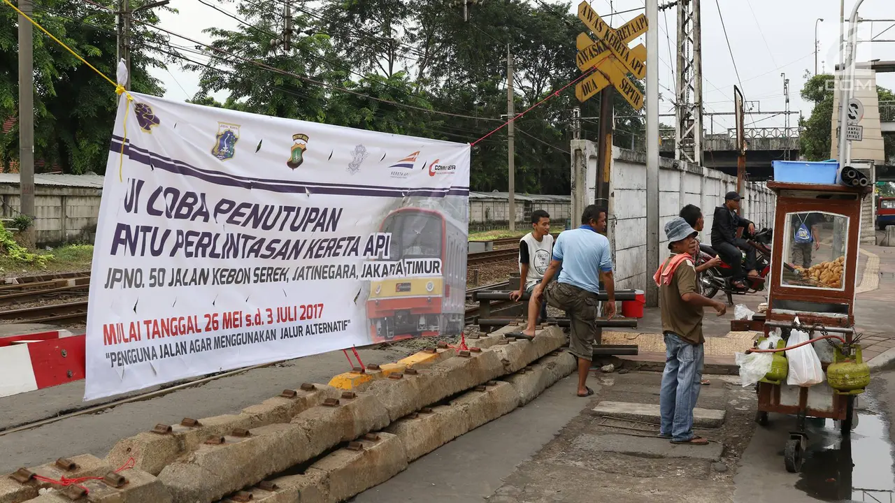Urai Kemacetan, Perlintasan Sebidang Kereta Api Jatinegara Ditutup
