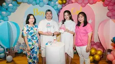 Beberapa waktu belakangan ini Nex Carlos banyak membagikan momen saat menemani sang istri cek kandungan ke dokter. Bahkan food vlogger yang sudah keliling Indonesia mencoba berbagai kuliner ini menggelar acara gender reveal. Dalam gender reveal tersebut diketahui bahwa Veve tengah hamil anak perempuan. (Liputan6.com/IG/@nexcarlos)
