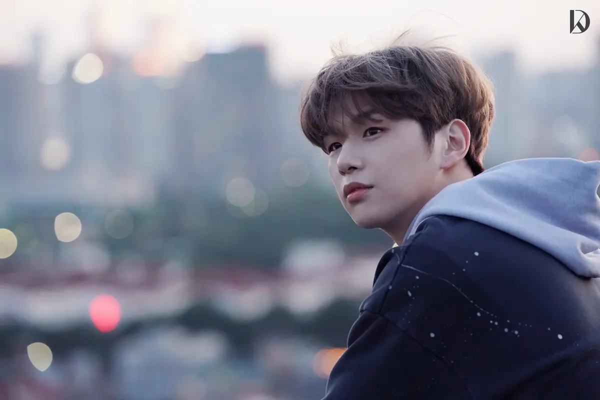 Kang Daniel. (Konnect Entertainment - 커넥트엔터테인먼트/ Naver.com - https://m.post.naver.com/viewer/postView.nhn?volumeNo=30397025&memberNo=51895834)