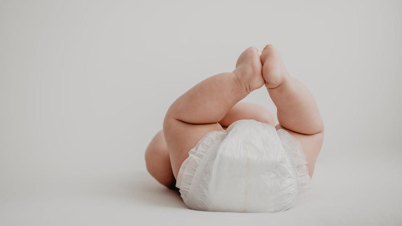Sebaiknya Berapa Jam Sekali Bayi Ganti Popok? Telat Ganti Bisa Picu Infeksi Saluran Kencing