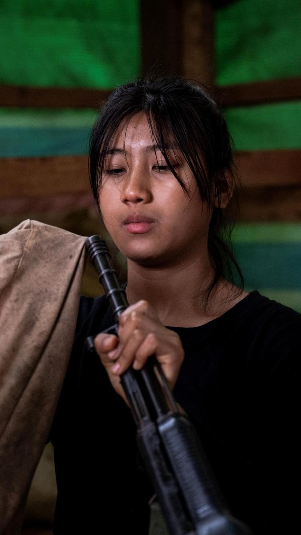 Hingga kini junta militer Myanmar masih terus melakukan pembantaian terhadap etnis yang dianggap memberontak pemerintah kudeta militer.<br>