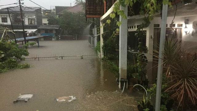 Banjir di Komplek Polri Pondok Karya Mampang, Jakarta Selatan, Rabu (1/1/2020)