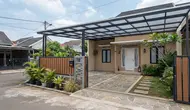 9 Ide Lantai Carport dengan Kanopi Transparan agar Tidak Panas dan Tetap Estetik