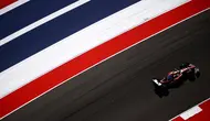 Lewis Hamilton dari Inggris Raya mengemudikan (44) Scuderia Ferrari SF-25 di lintasan selama Grand Prix F1 Amerika Serikat di Circuit of The Americas pada 19 Oktober 2025 di Austin, Texas. (Clive Mason/Getty Images via AFP)