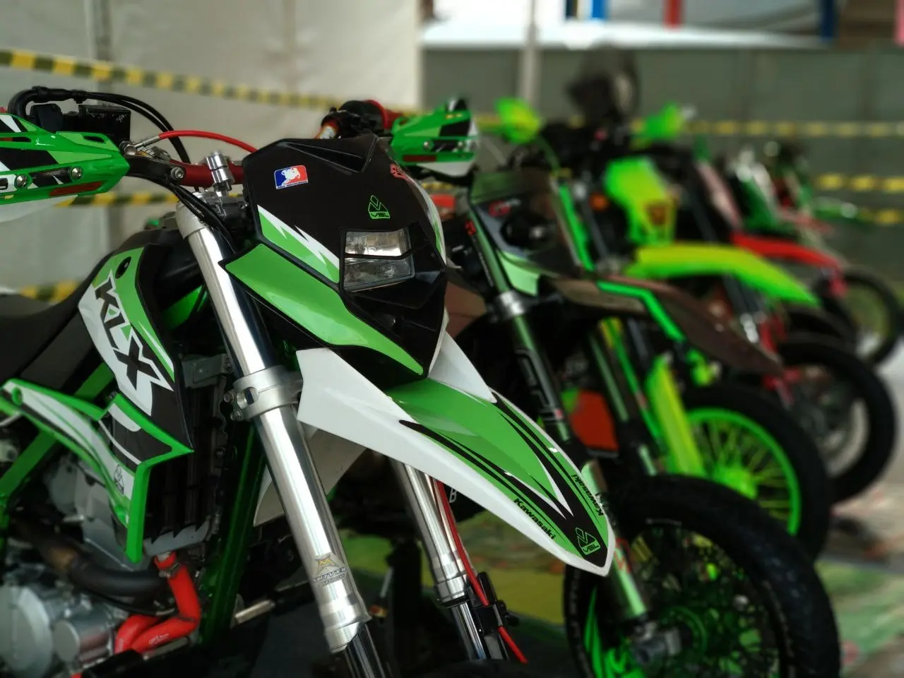 Deretan Kawasaki KLX yang telah dimodifikasi.(Amal/Liputan6.com)