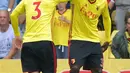 Pemain Watford, Stefano Okaka (kanan) merayakan gol ke gawang Liverpool bersama rekannya  pada laga Premier League di Vicarage Road, Watford, (12/8/2017). Liverpool bermain imbang 3-3. (AFP/Olly Greenwood)