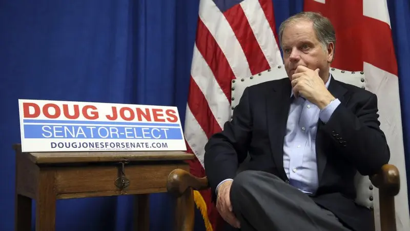 Senator Terpilih Alabama, Doug Jones (AP)