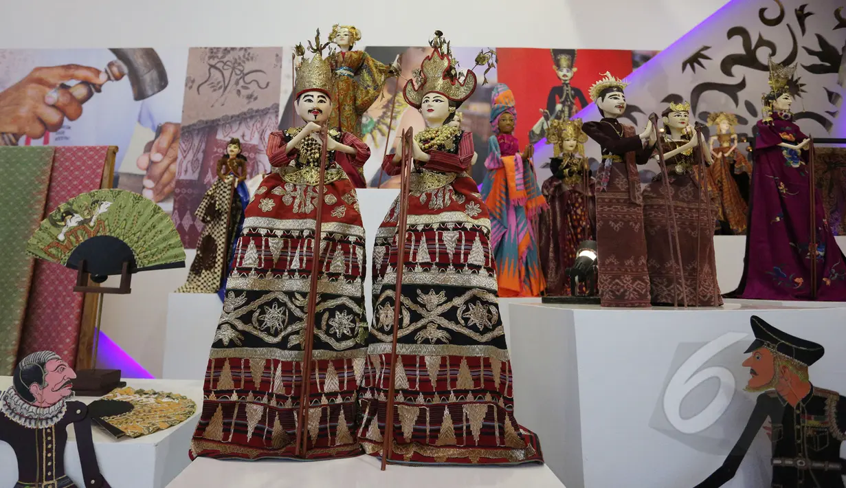 Salah satu stand wayang golek yang terdapat pada Pameran Kerjasama Selatan-Selatan Triangular (KSST) di Jakarta Covention Center, Senin (19/4/2015). Pameran tersebut merupakan rangkaian dari acara KAA 2015. (Liputan6.com/Herman Zakharia)