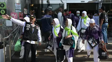 Jemaah haji Indonesia kloter 2 Embarkasi Solo (SOC-02) bersiap meninggalkan hotel di Makkah menuju Bandara AMAA Madinah untuk dipulangkan ke Tanah Air. (Foto: Humas Kemenag)