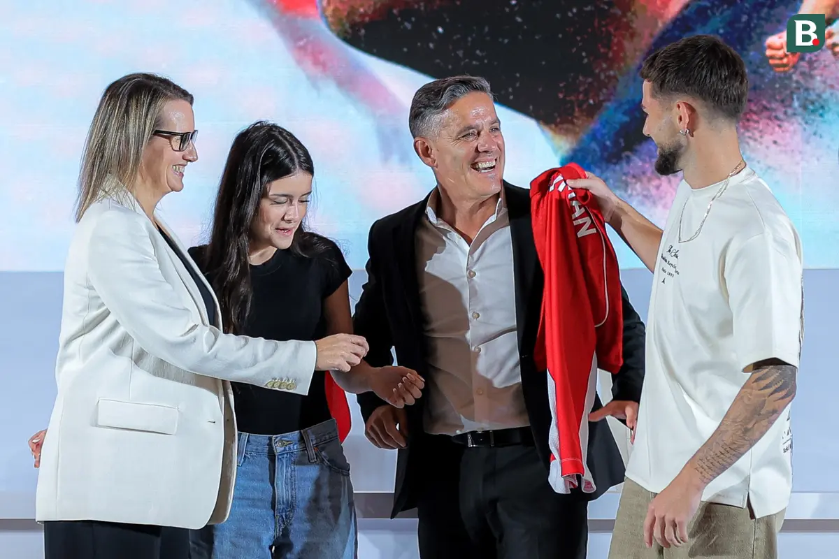 Foto: Ajak Keluarga ke Indonesia, Sinyal Totalitas John Herdman untuk Bawa Garuda Terbang Tinggi ke Piala Dunia