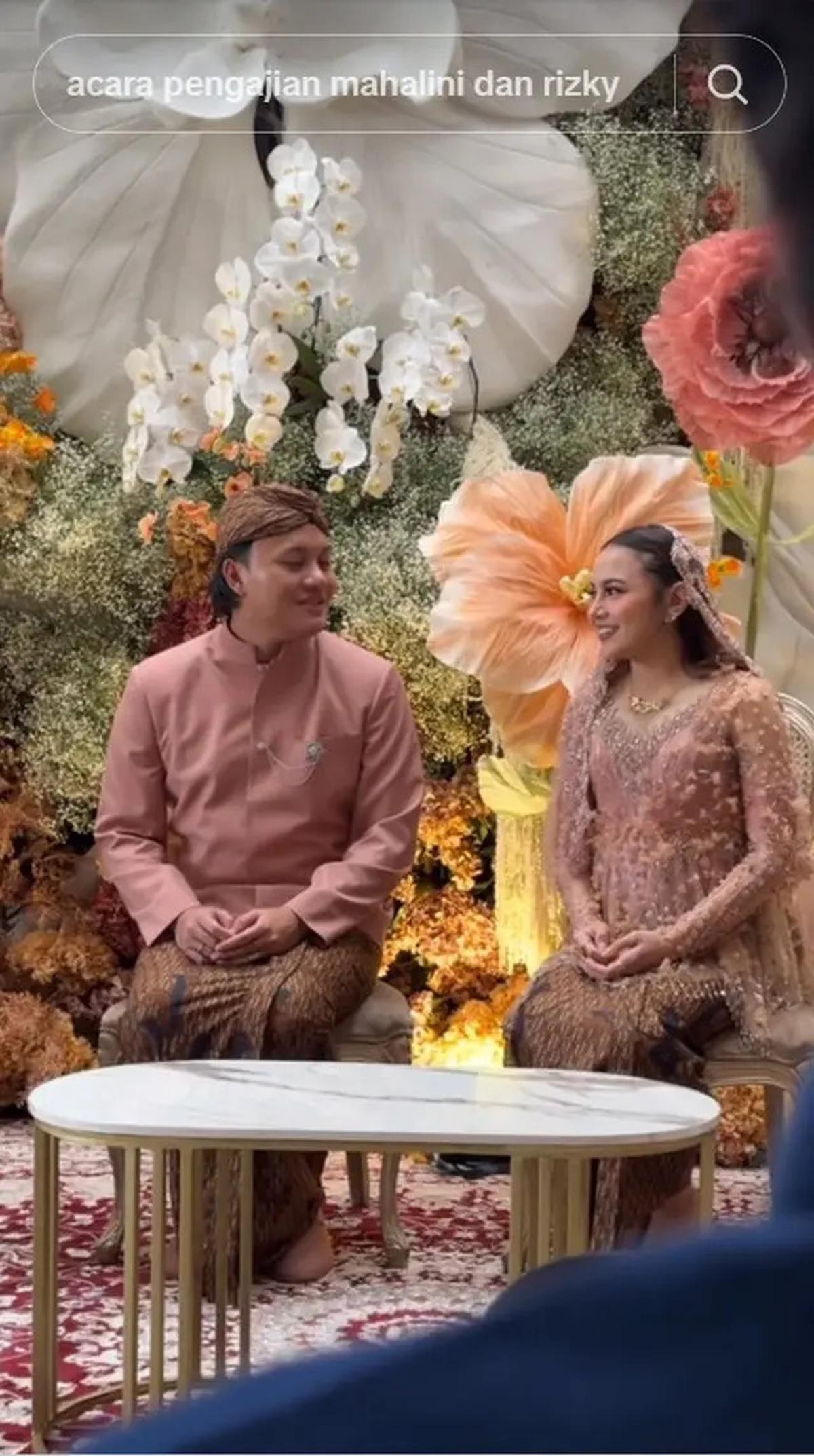 6 Momen Mahalini Wudhu dan Baca Al-Fatihah di Acara 7 Bulanan, Dituntun Rizky Febian