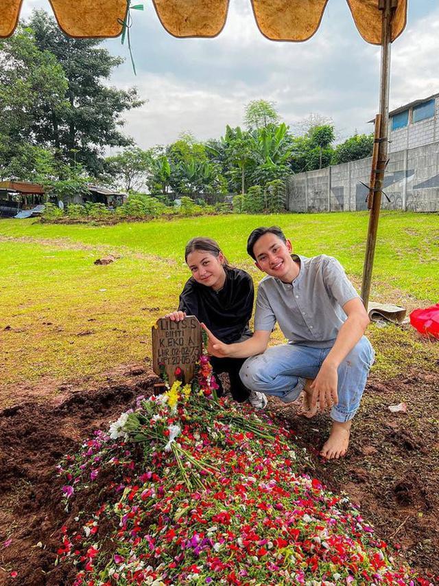 6 Momen Clay Gribble 'Dari Jendela SMP' di Pemakaman Sang Ibunda, Berusaha Tegar