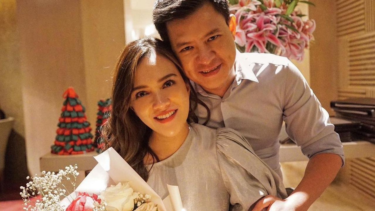 Dikabarkan Cerai, Ini 7 Potret Mesra Shandy Aulia dan David Herbowo