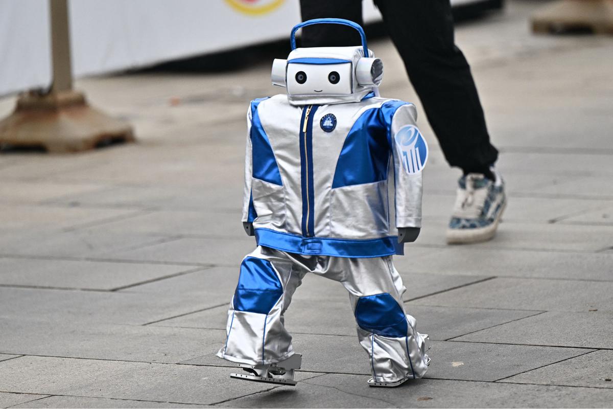 FOTO:  Pertama di Dunia! Puluhan Robot Humanoid Mengikuti Ajang Lomba Lari Setengah Marathon