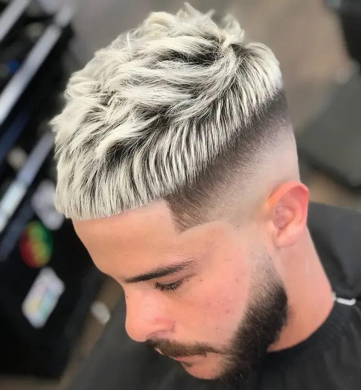 Inspirasi Model Rambut Pendek Pria 2024, Gaya Buzz Cut hingga Layered Undercut yang Stylish