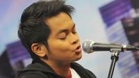 Dibya Dika belajar otodidak untuk jadi pemusik (Liputan6.com/Faisal R Syam)