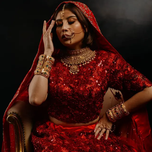 Pesona Awkarin Dalam Balutan Sari India. (Sumber: Instagram/kainsarijakarta)