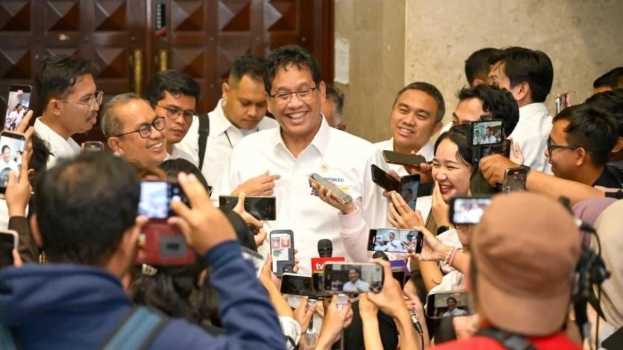 VIDEO: Purbaya Semprot Bea Cukai, Baju Ilegal Untuk Bantu Bencana Sumatera "Jangan Kasih Pernyataan Aneh!"
