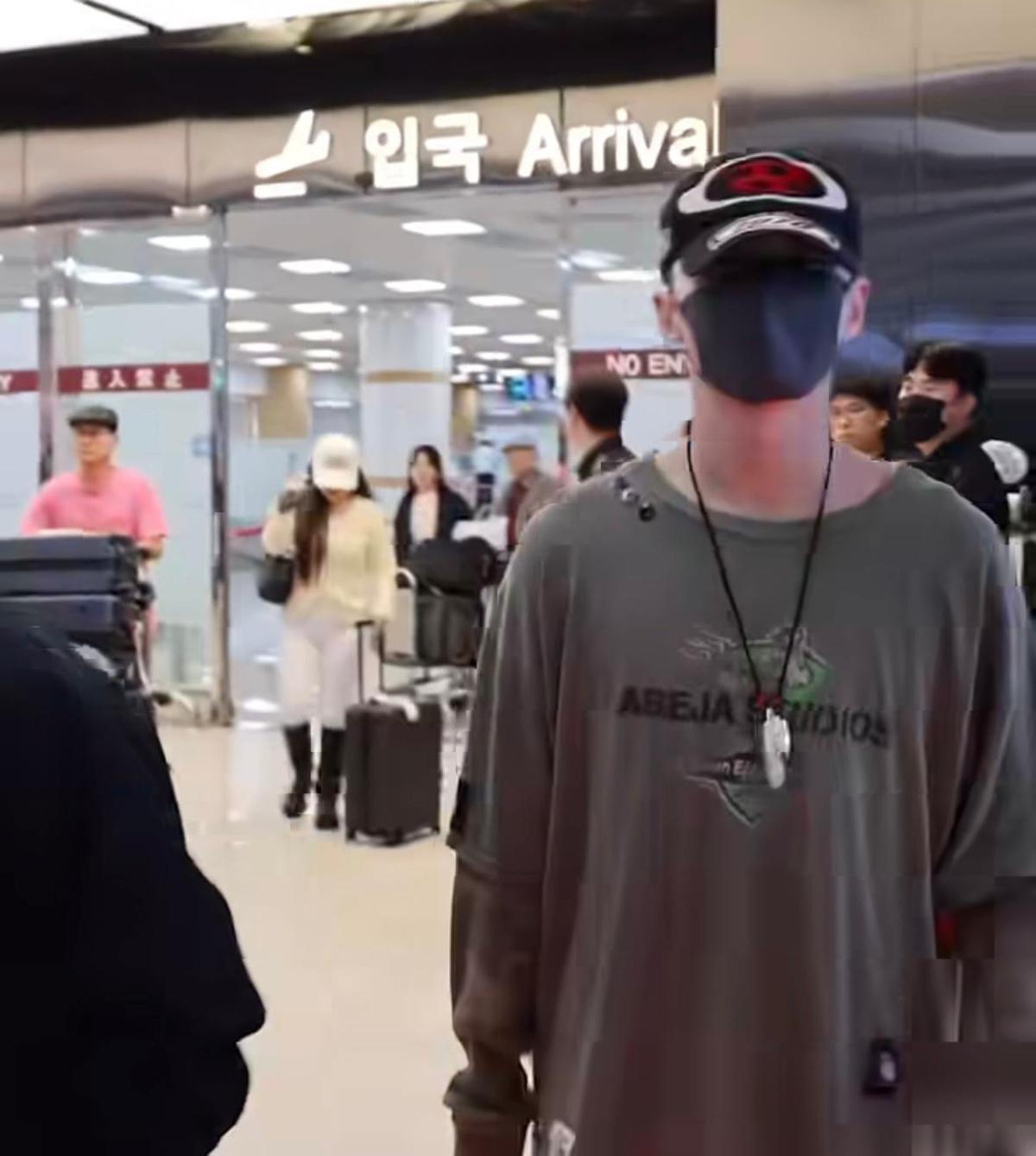 9 Gaya Airport SEVENTEEN yang Skena Banget, Tiap Membernya Punya Signature Look