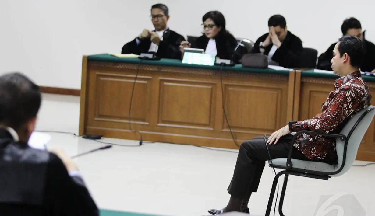 Tubagus Chaeri Wardhana menjalani sidang pembacaan tuntutan jaksa penuntut umum di Pengadilan Tipikor (26/5/14) (Liputan6.com/Faizal Fanani)