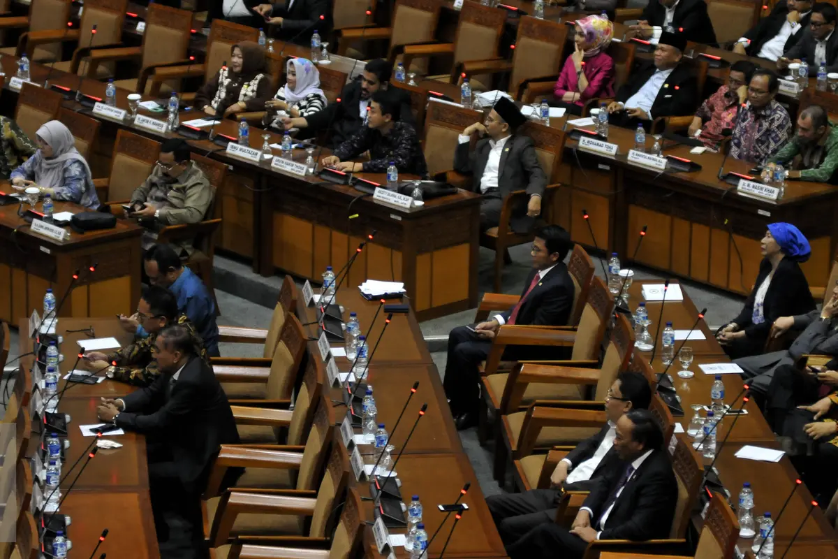 20160111-Mikrofon-Baru-Ruang-Paripurna-Jakarta-JT