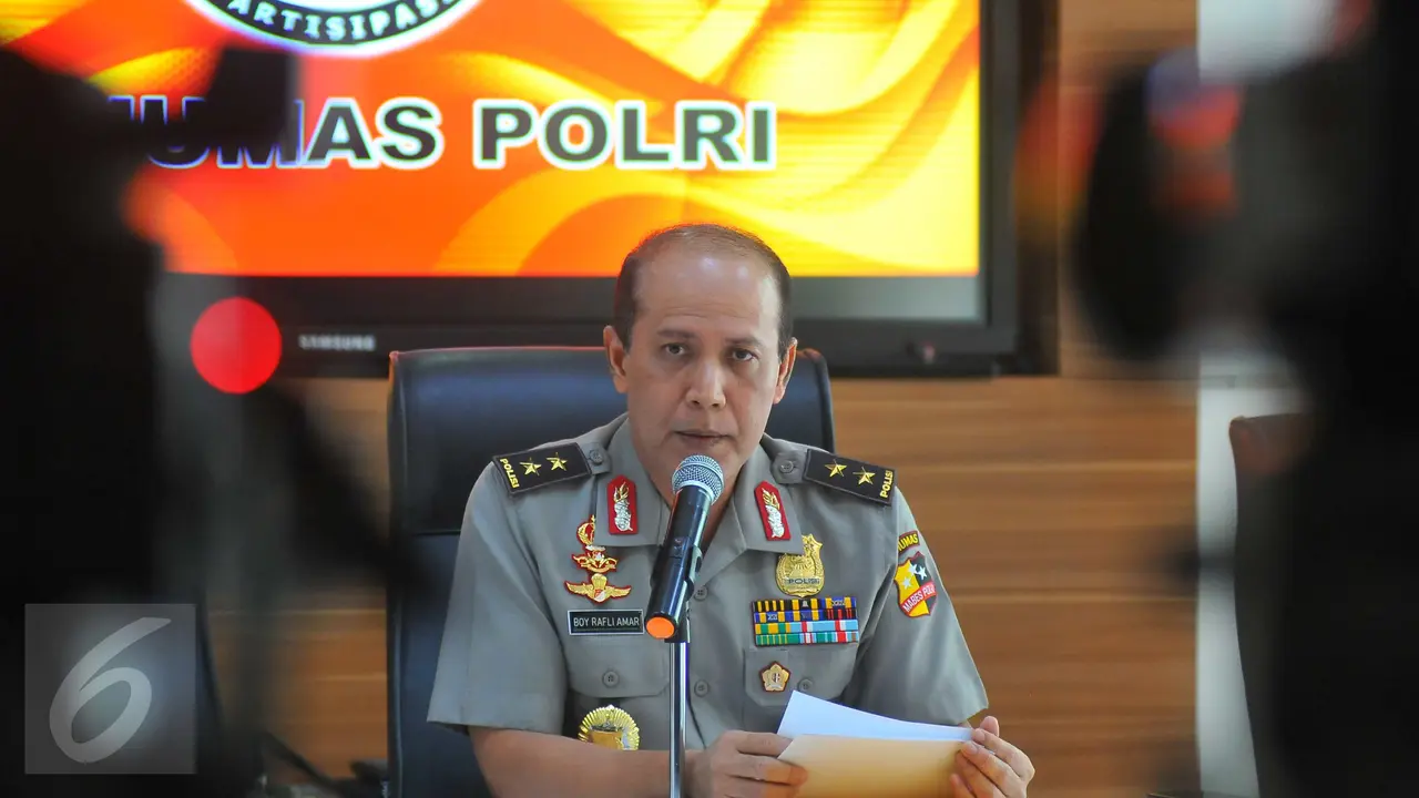 Kadiv Humas Polri mengungkap penangkapan 8 terduga teroris