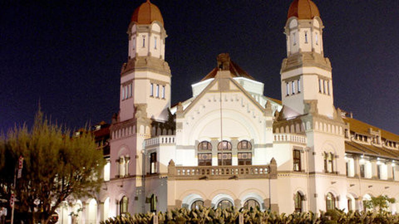 Dipenuhi pengantin, lawang sewu raih rekor MURI!