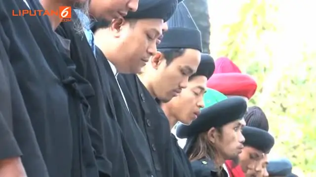 Pemerintah telah menetapkan Idul Adha 1436 hijriah jatuh pada tanggal 24 september 2015 kamis mendatang, Namun Jamaah AN Nadzir di Makasar dan Jamaah Nasaqbandiyah di Padang, sudah melaksanakan Salat Idul Adha hari ini.