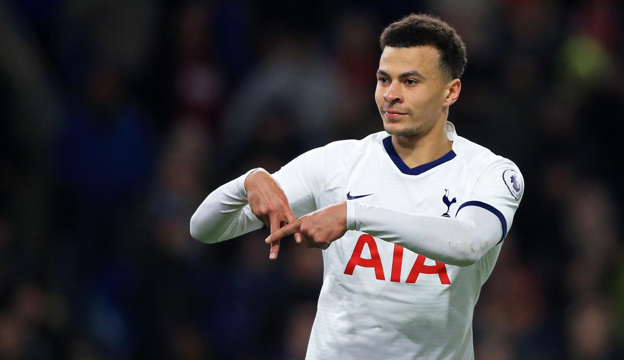 2. Dele Alli - PSG dikabarkan mejadi klub yang paling serius ingin mendatangkan pemain Tottenham ini. PSG Sempat melakukan negosiasi peminjaman ke Tottenham. Namun, Tottenham hanya mau melepas pemainnya Dele Alli dengan transfer penuh. (AFP/Lindsey Parnaby)