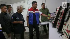 Peserta tengah mengikuti pelatihan dalam Ruang Simulator di Indonesia Drilling Training Center (IDTC), Indramayu, Jawa Barat, Kamis 28 November 2024. (Liputan6.com/Herman Zakharia)