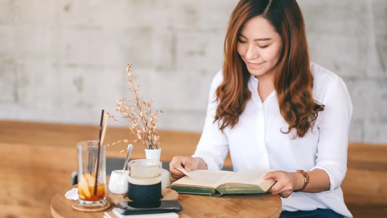 wanita juli buku tentang kehidupan