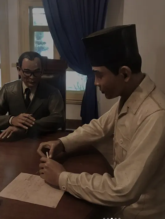 Di akun IGnya, Gitgut menunggah beberapa foto hasil kunjungannya saat itu. Dalam captionnya, ia juga menuliskan sejarah singkat di tanggal 16 Agustus 1945 silam, sehari sebelum Soekarno-Hatta berhasil memerdekakan Indonesia. (Instagram/gitagut)