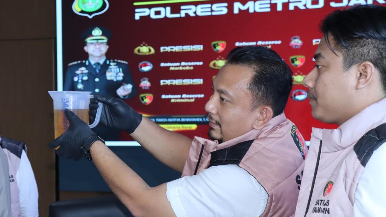 penangkapan tersangka kurangi takaran minyakita di jakbar