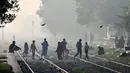 Otoritas kota terbesar kedua di Pakistan, Lahore, pada Minggu (3/11/2024) mengumumkan menutup sementara aktivitas sekolah dasar selama sepekan karena polusi yang mencapai rekor. (Arif ALI/AFP)