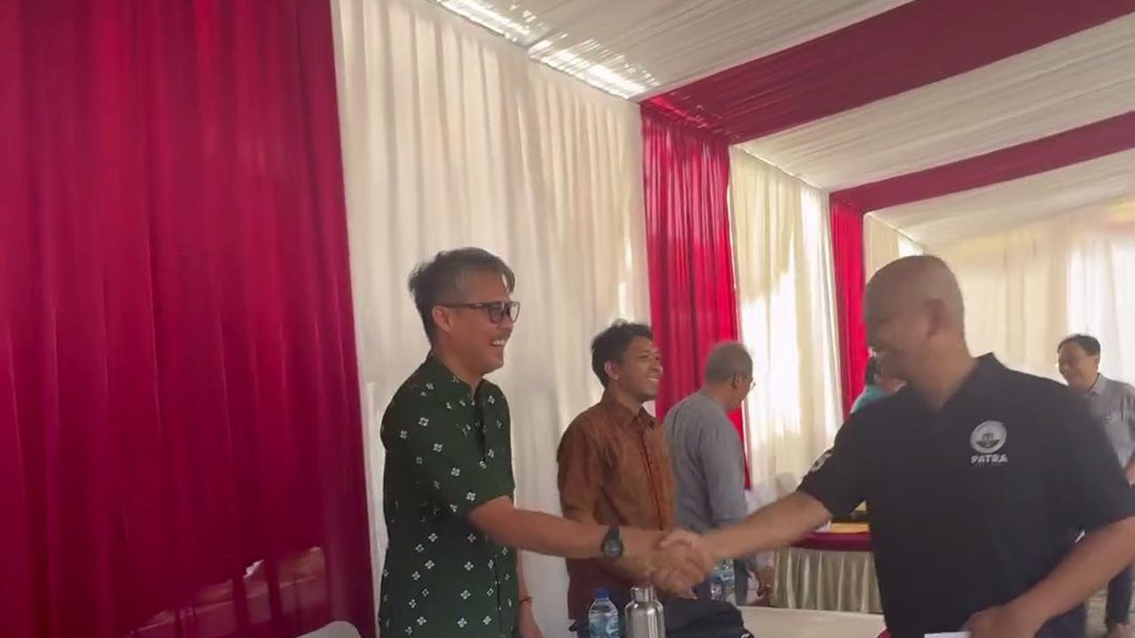 Tahun Baru Punya Jabatan Baru, Ernest Cokelat dan Nirina Zubir Kini Jadi Bapak - Ibu RT