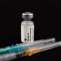 Vaksin Johnson & Johnson diperuntukkan untuk masyarakat umum usia 18 tahun ke atas dengan dosis sekali suntik. (unsplash/mikabaumeister).