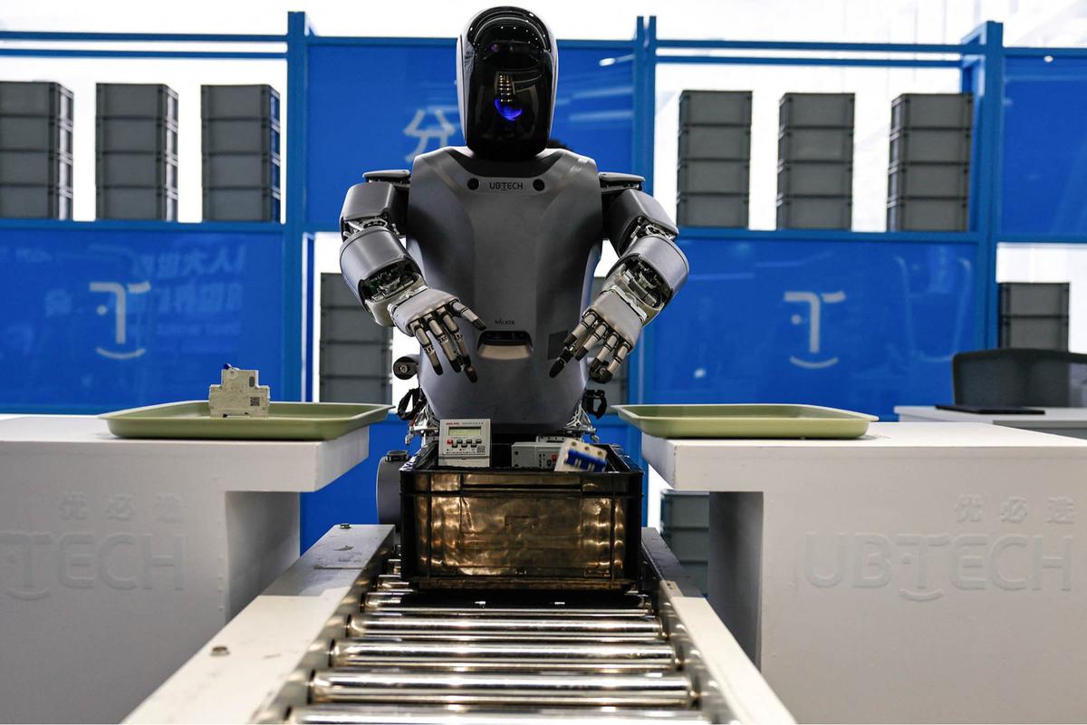 FOTO: Canggihnya Robot Robot Humanoid di Kawasan Industri Robotika Beijing